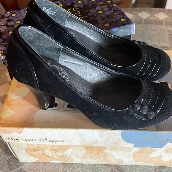 Mudd Black Dressy Pumps - Picture 2 of 6